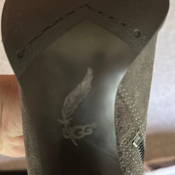 Gray suede knee-high UGG boots - Picture 7 of 8